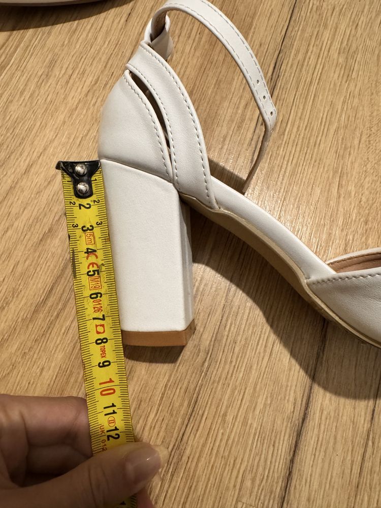 Buty ślubne białe
