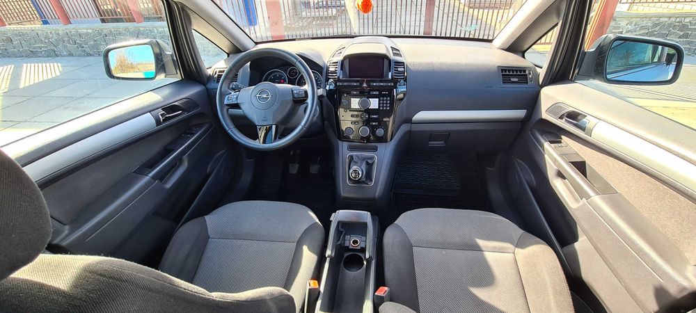 Opel Zafira B 2011 читайте опис