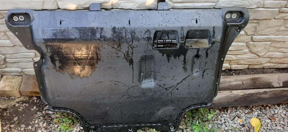 Защита двигателя Audi Skoda VAG 5QF825902 5QF825901