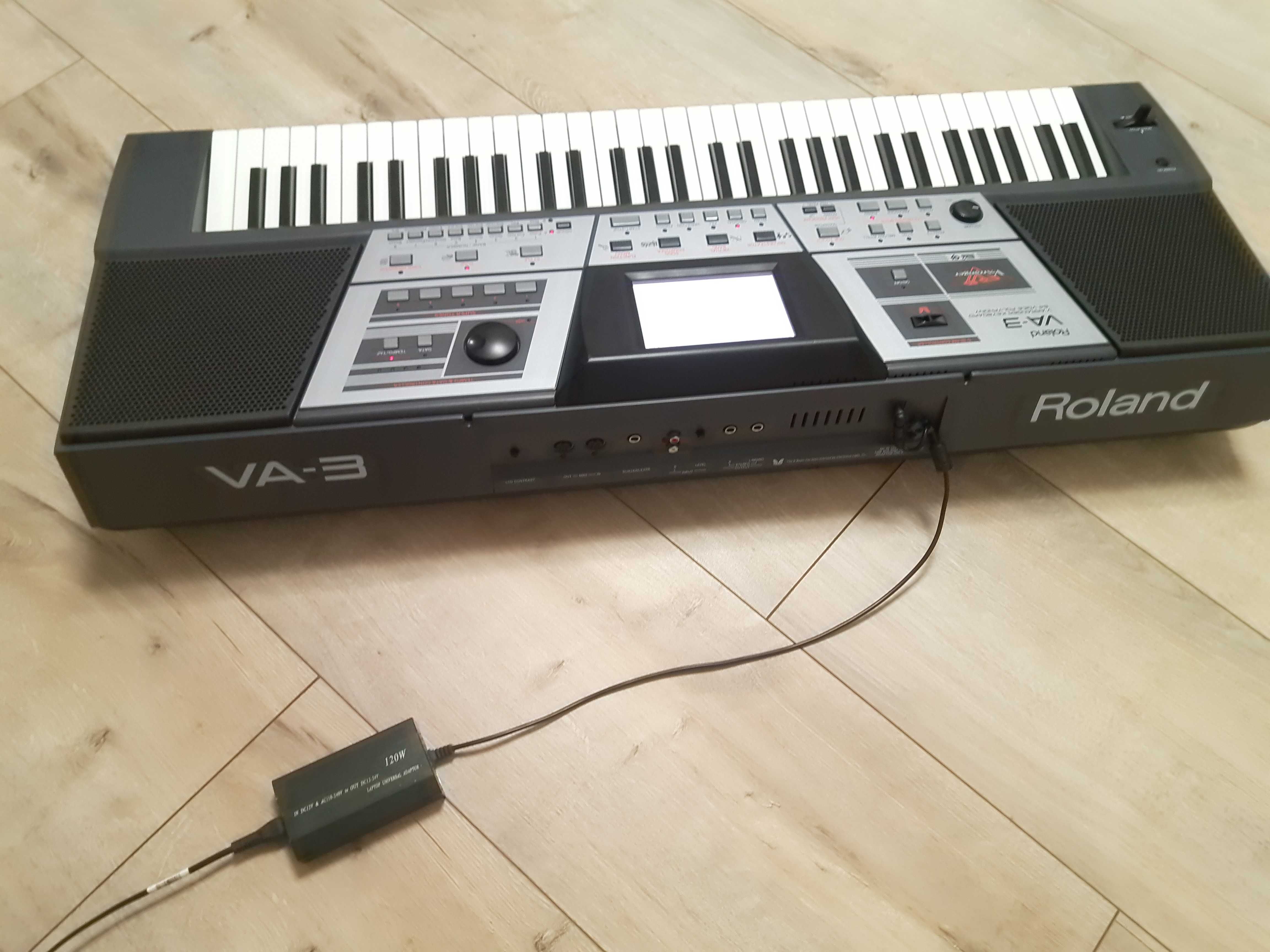 Продам синтезатор Roland VA-3.