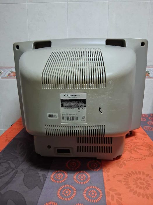 Vende-se Televisão Crown Usada