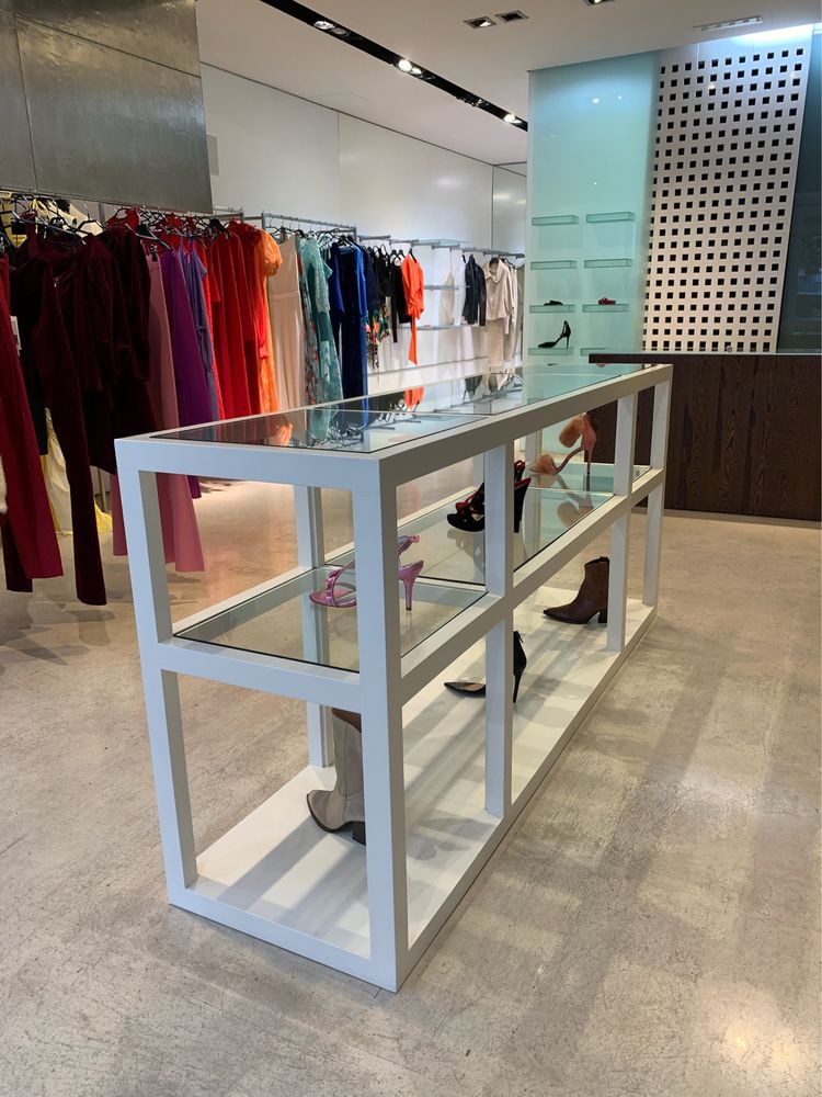 Vitrine em madeira lacada a branco