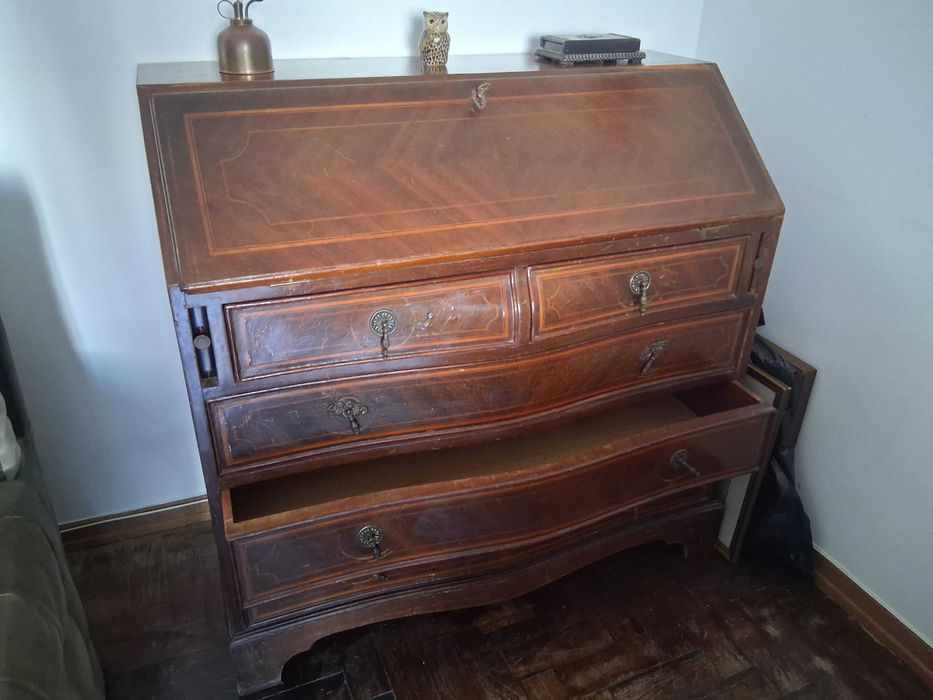Escrivaninha muito antiga por apenas 150 euros