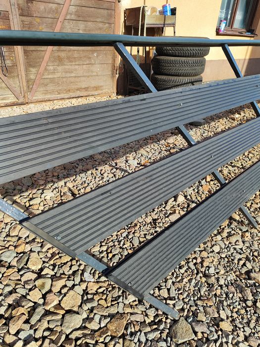 Barierka metalowa z deskami kompozytowymi