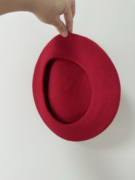 Червоний берет з Парижу