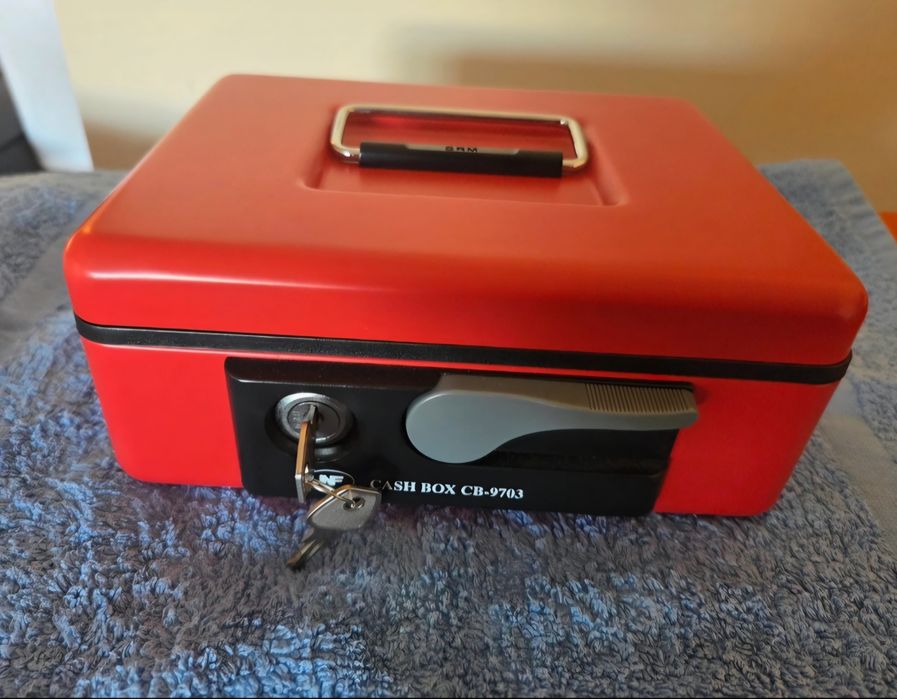 Cofre vermelho marca SRM, modelo CB-9703