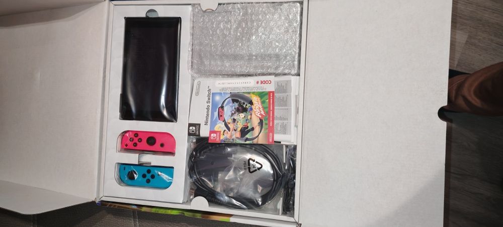Consola Nintendo Switch + Ring Fit Adventure Pack