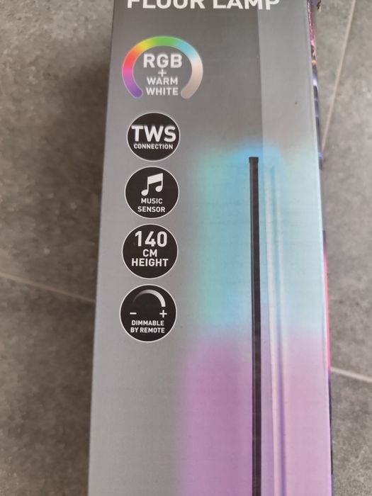 Bezprzewodowa lampa stojąca RGB