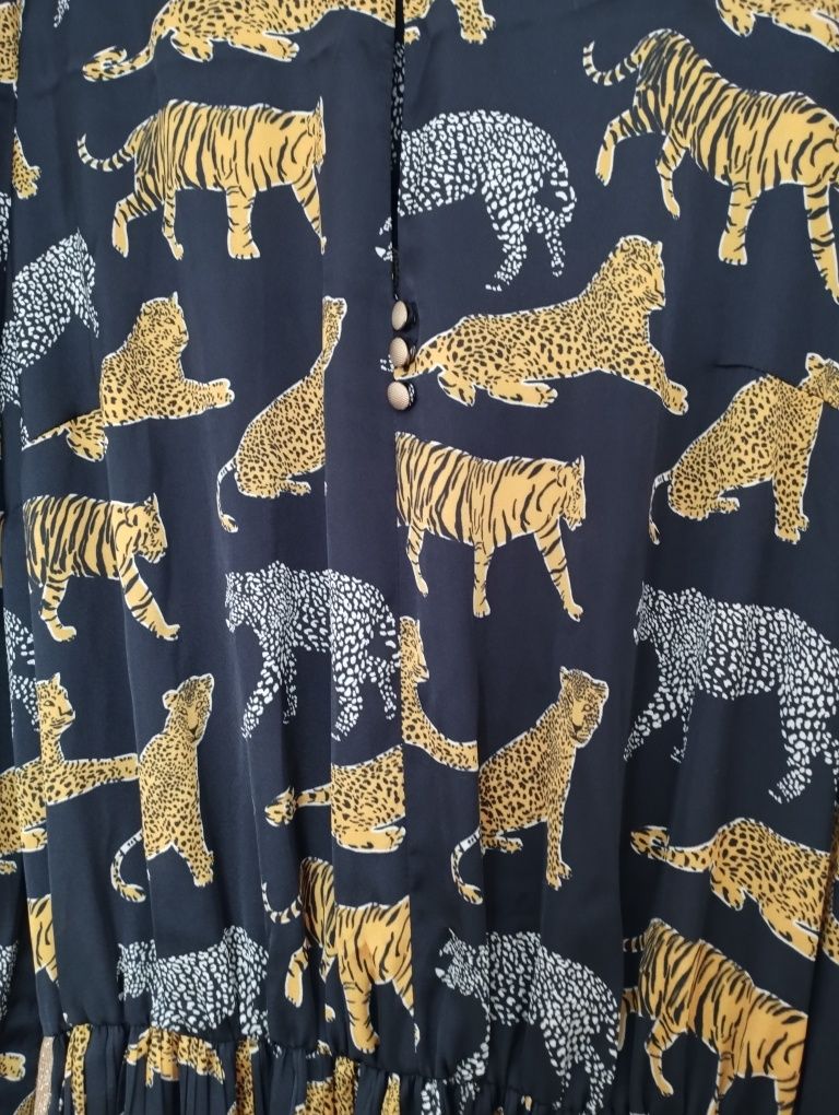 Sukienka z printem w tygrysy