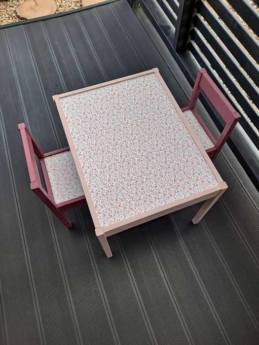 Stolik dziecięcy plus 2 krzesełka