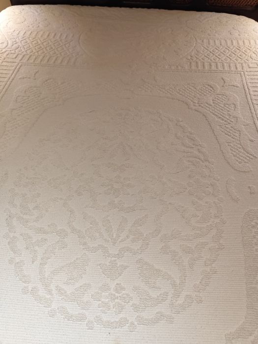 Colcha feita em tear com franja