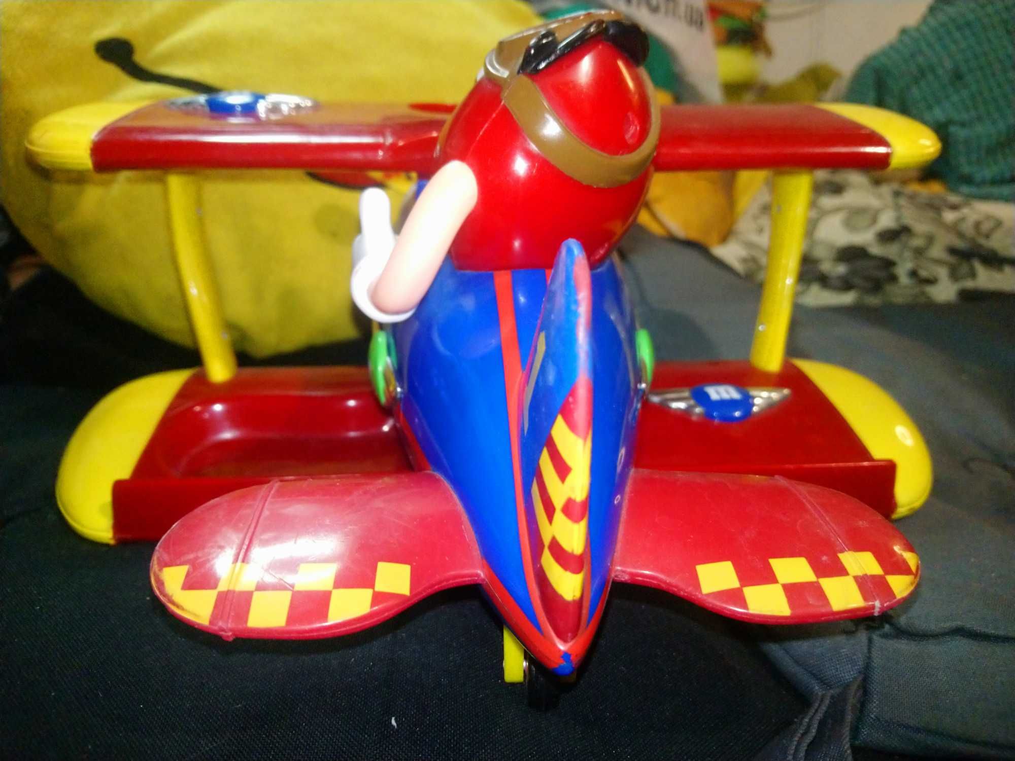 Самолет M&M´s Airplane Диспенсер детский самолет игрушка.