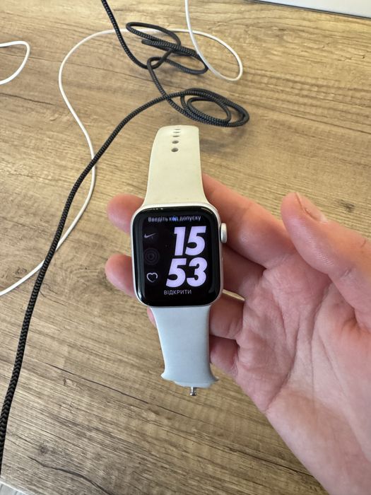 Apple Watch SE (Gen 2) 40mm Silver