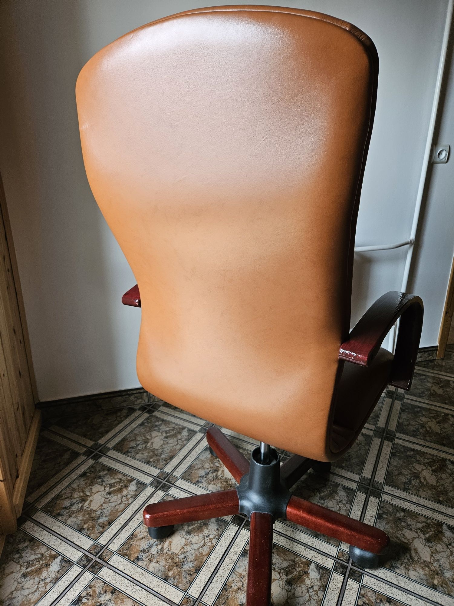 Fotel  biurowy brazowy