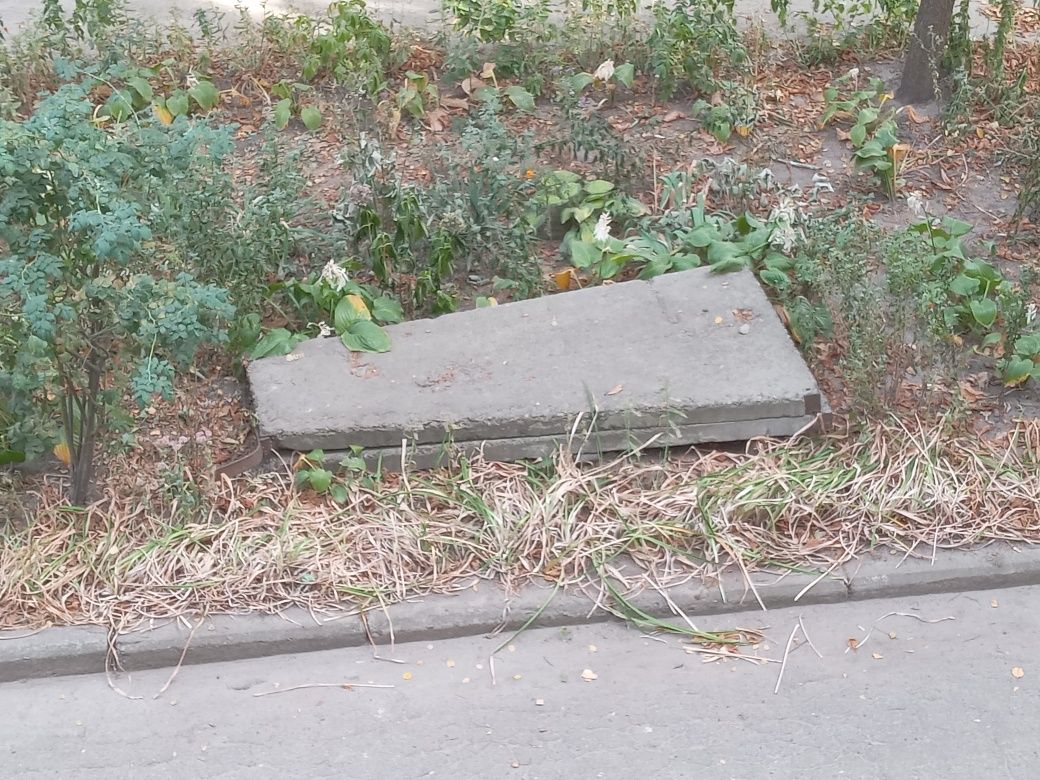Отдам бесплатно 2 плиты ж/б