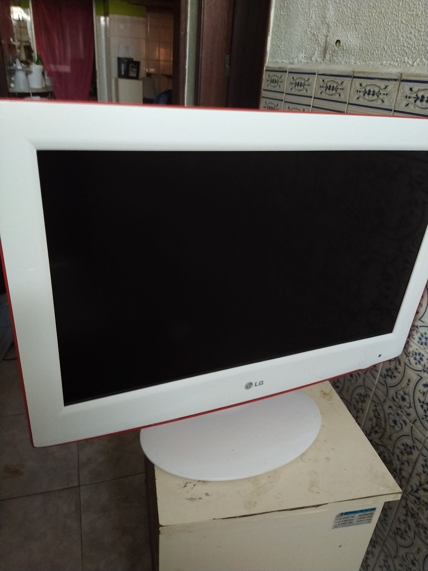 Vendo LCD TV LG usado