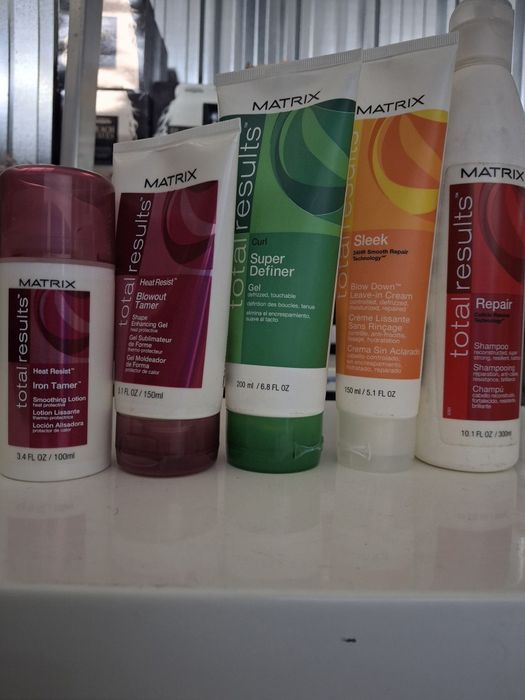Vendo produtos boas marcas, linha profissional
