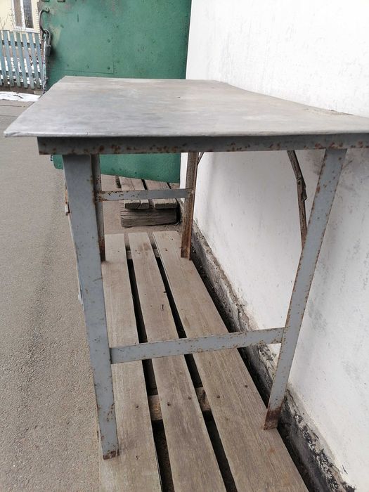 Металевий   стіл