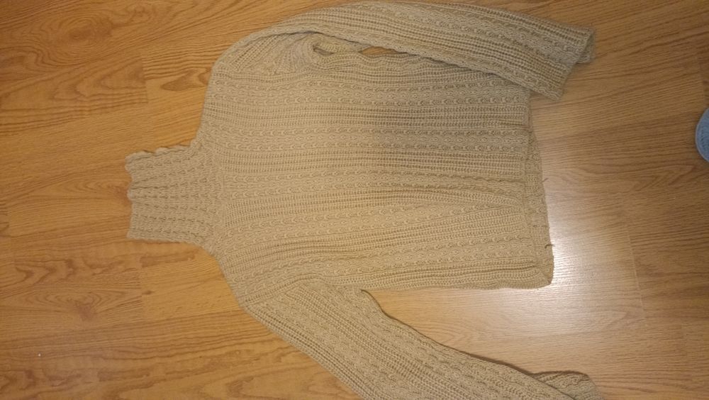 Віддам безкоштовно жіночий одяг