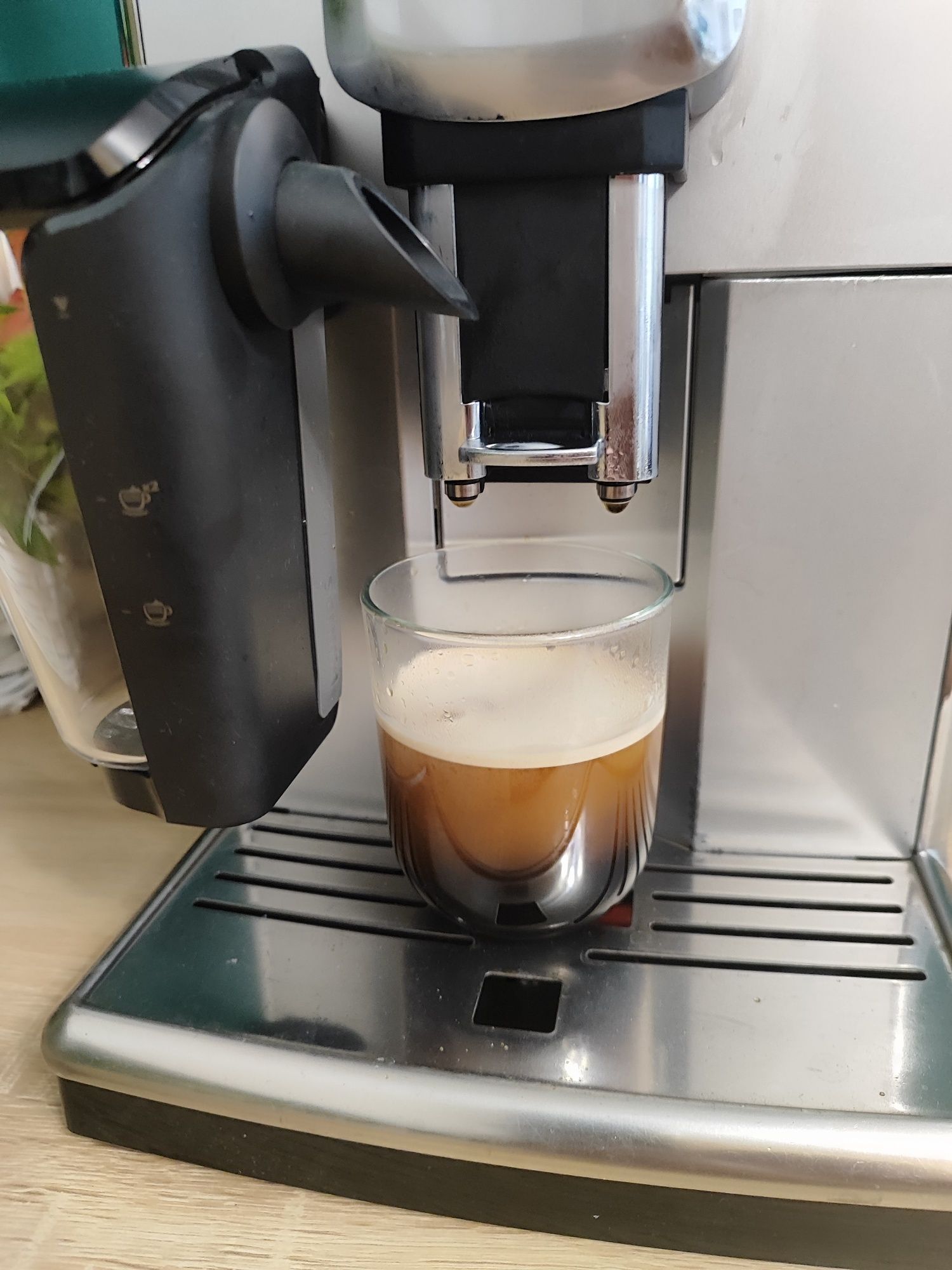 Ekspres do kawy Philips lattego EP5333/10+nowa karafka lattego.