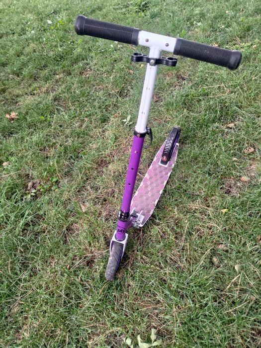 Hulajnoga CUBE, pompowane kółka w rozmiarze 200 mm