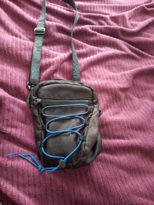 Продам сумку через плече sinsay universe