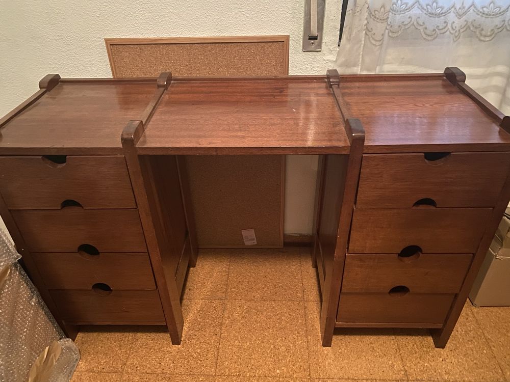 Secretaria em madeira com 2 mesas de apoio/mesas de cabeceira