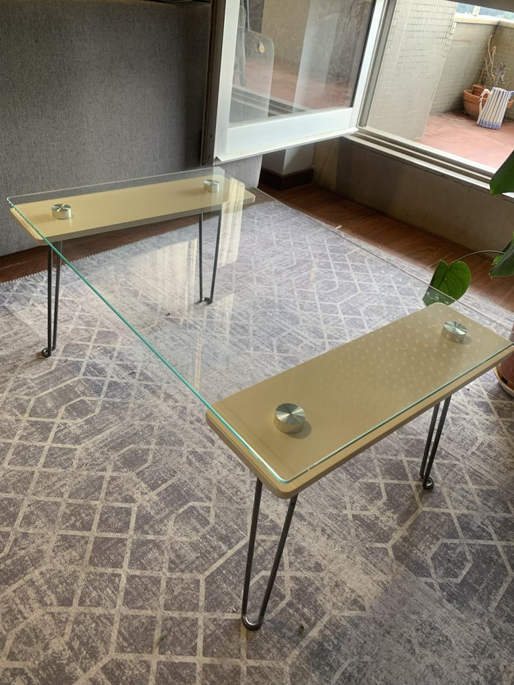 Mesa de centro em vidro, madeira e metal