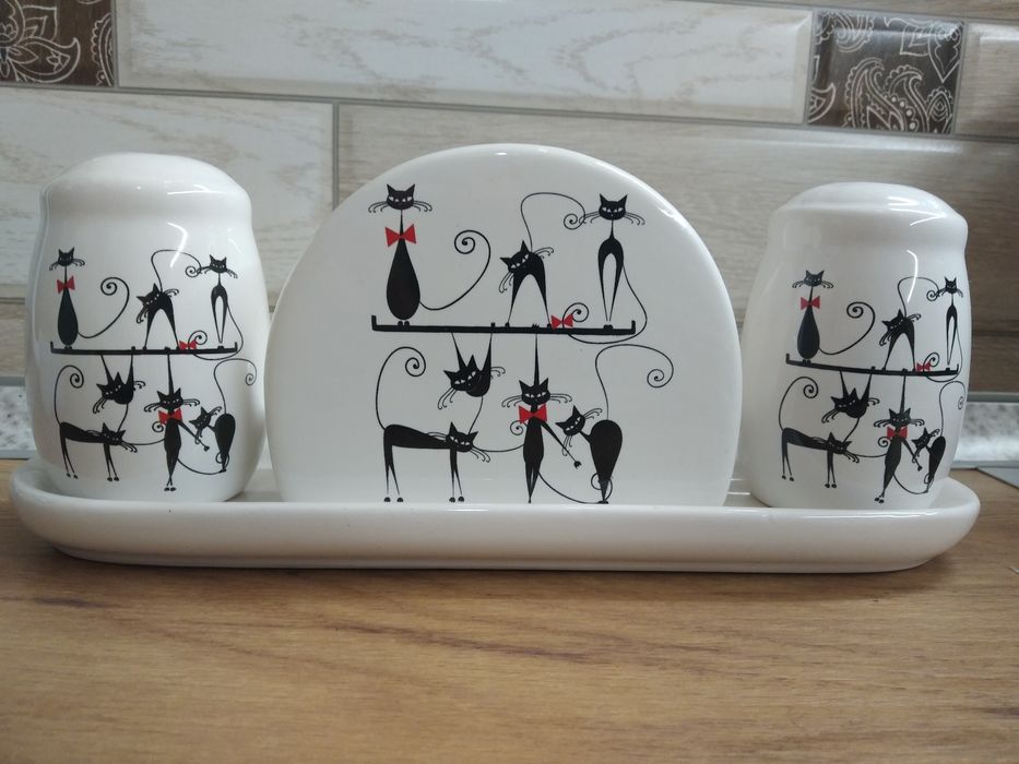 Набор для соли, перца и салфетница