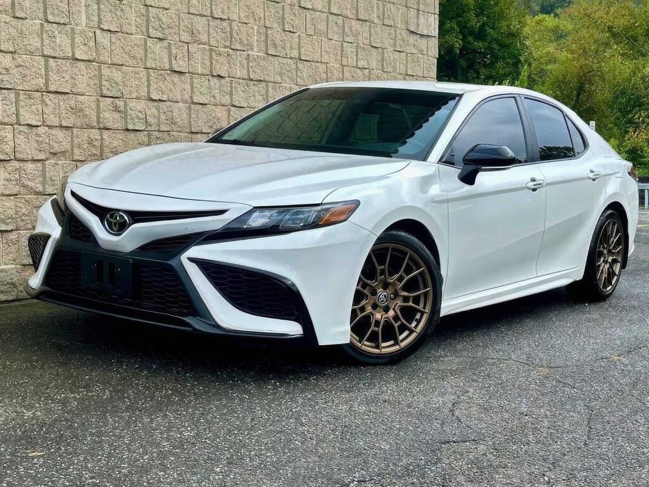 Toyota Camry SE Nightshade      2023