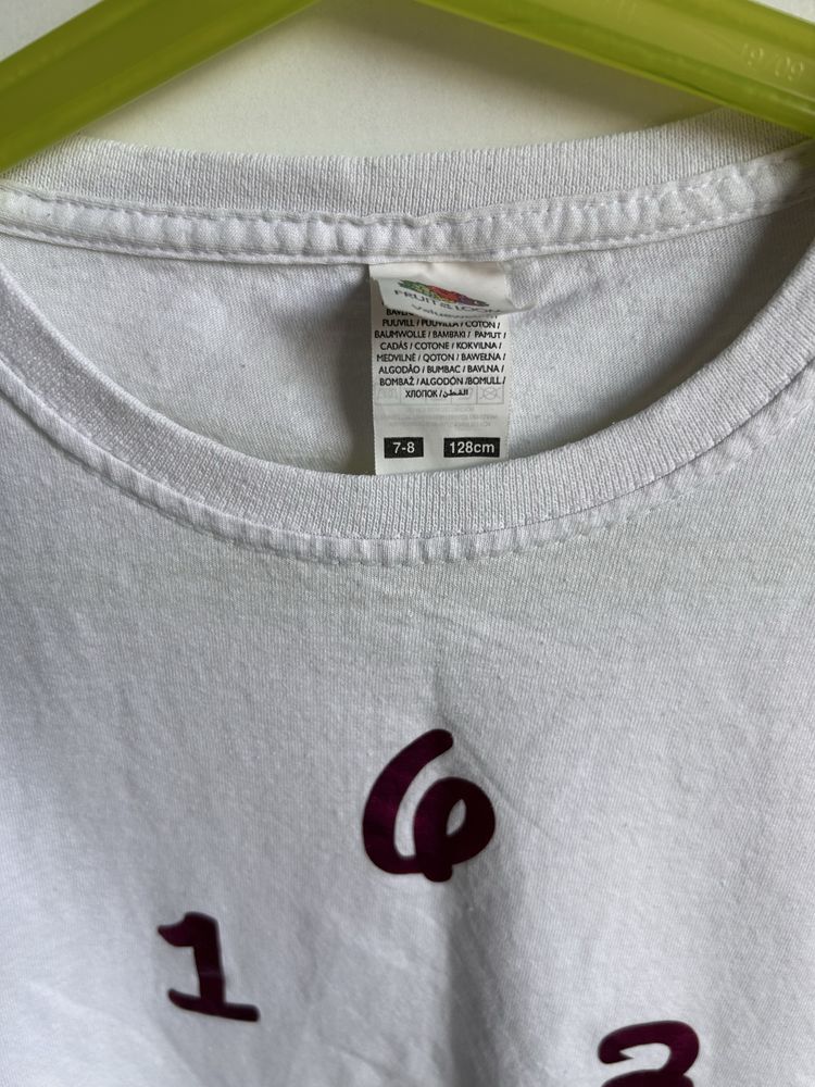 Biała bluzka z numerkami dla dziewczynki T-shirt fruit of the loom 128