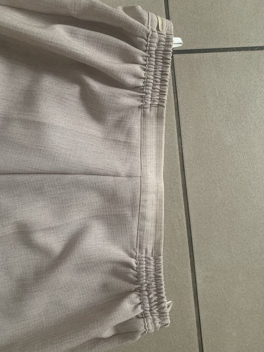 Jasnobeżowe spodnie damskie