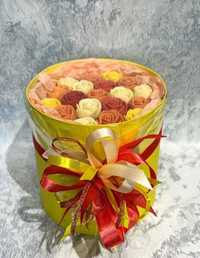 Букет из шоколадных роз, зефира (маршмеллоу), чупа-чупсо