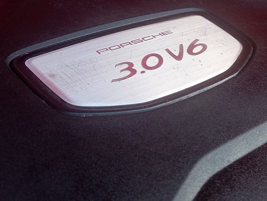 Накладка мотора Porsche Cayenne 9Y0 3 Порш Каен порше каєн на двигун
