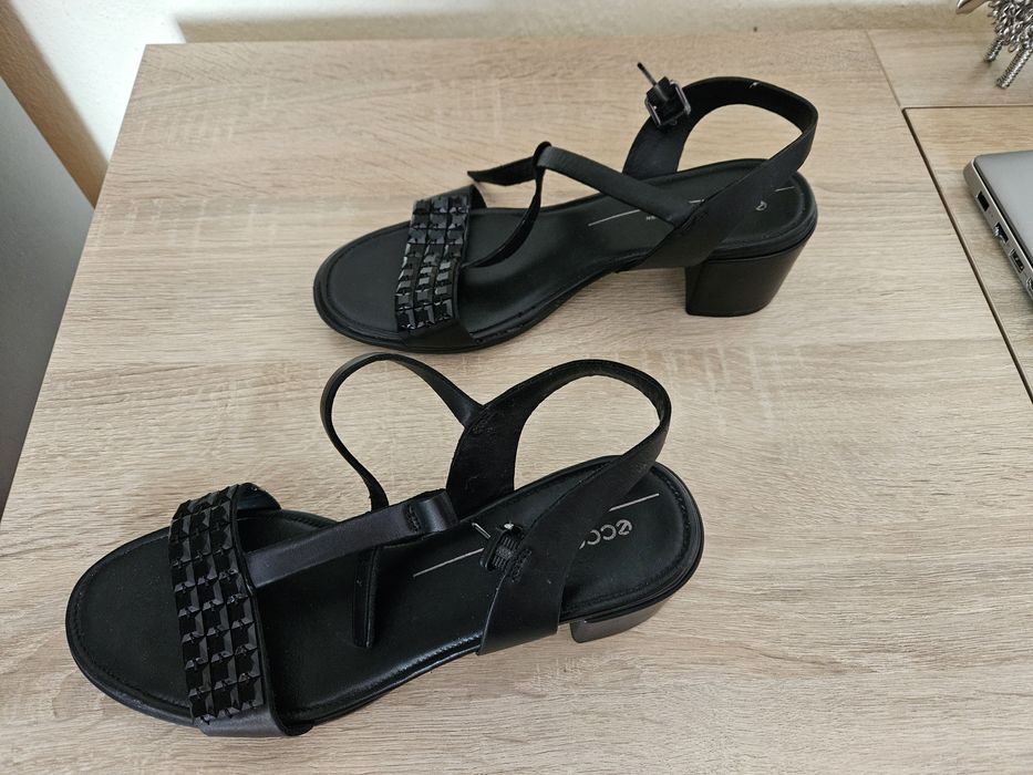 Босоніжки фірми ECCO 39 розмір