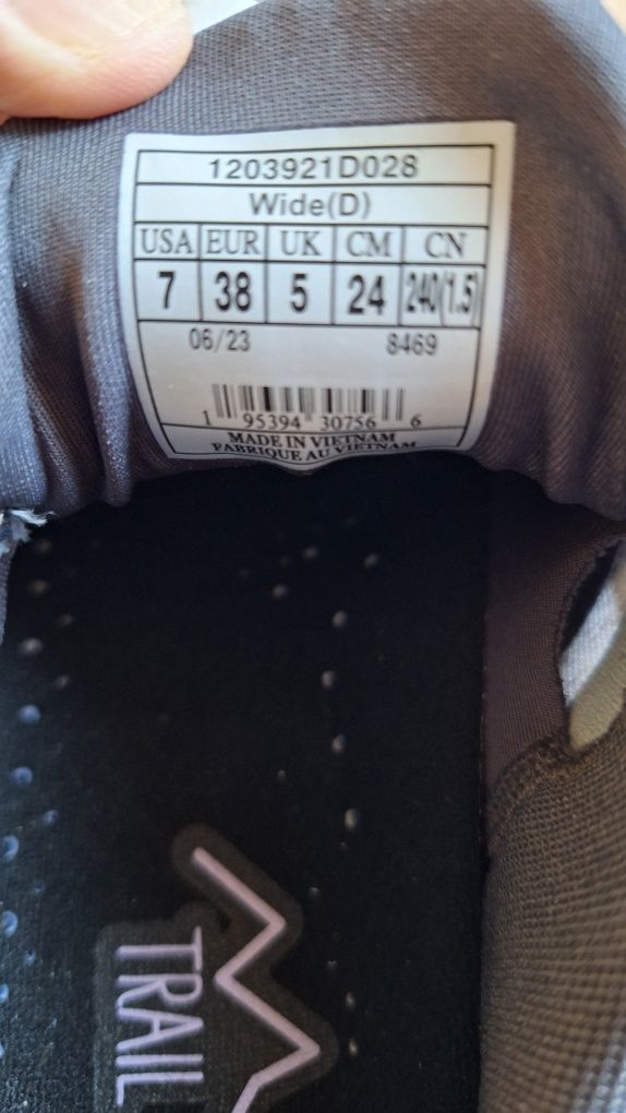 Brooks cascadia 17 кросівки жіночі