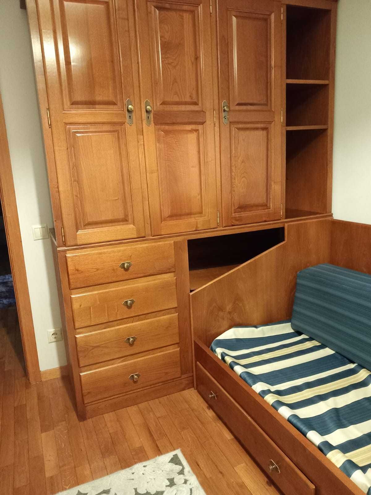 Quarto COMPLETO com cama, secretária e armário em madeira cerejeira