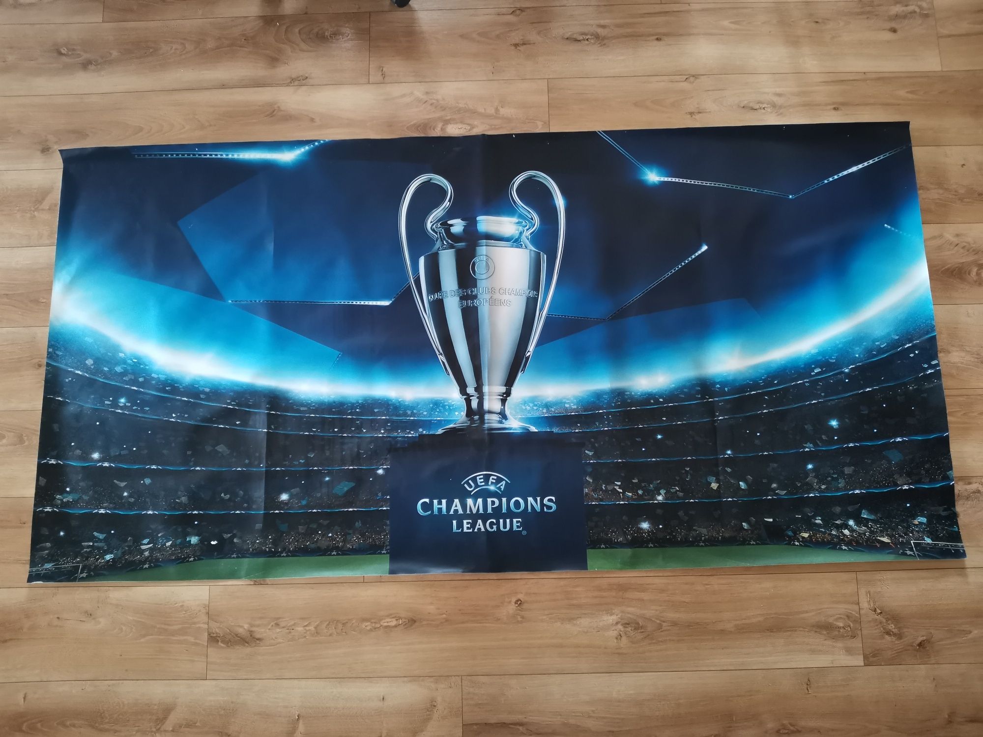 Tapeta na flizelinie do pokoju dziecka Liga mistrzów puchar