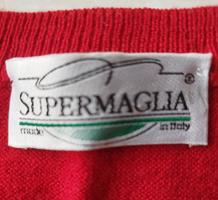 Жилет  красный
Шерсть 50%, акрил 50%