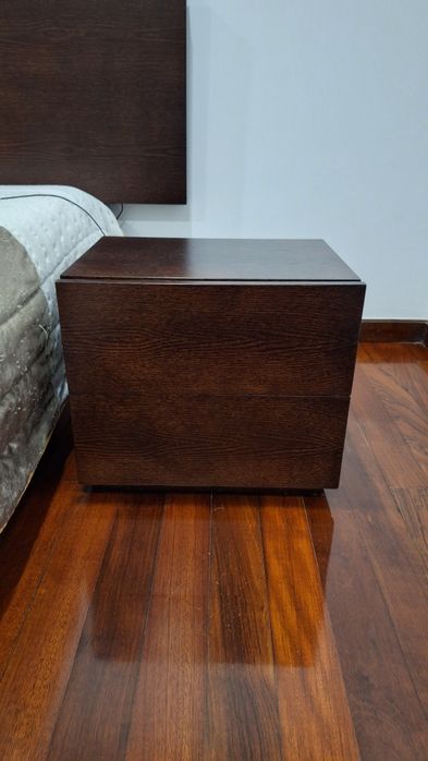 Cama de casal na cor vengue