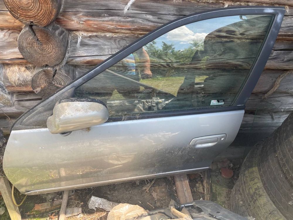 Двері Mitsubishi galant 2000 universal