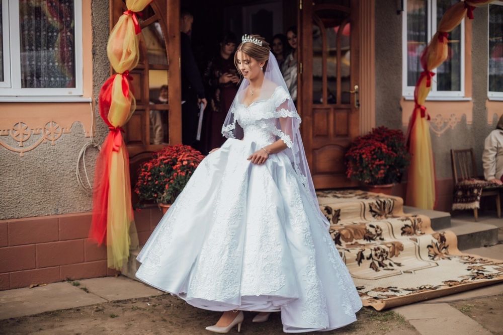 Продається весільна сукня