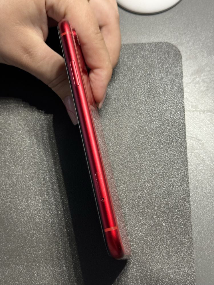 iPhone XR red 128gb