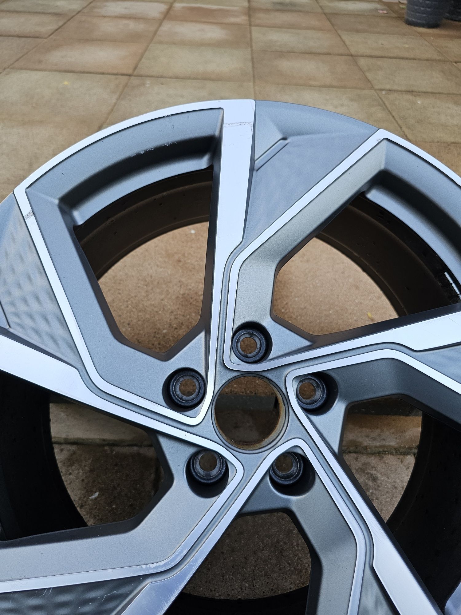 Felga 19cali 5x112 8j et49 oryginał Audi S3 A3 8Y0