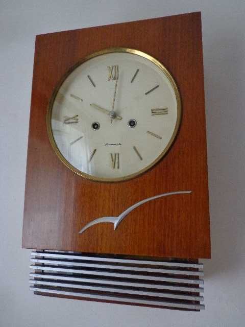 Часы   настенные с боем времён CCCР.