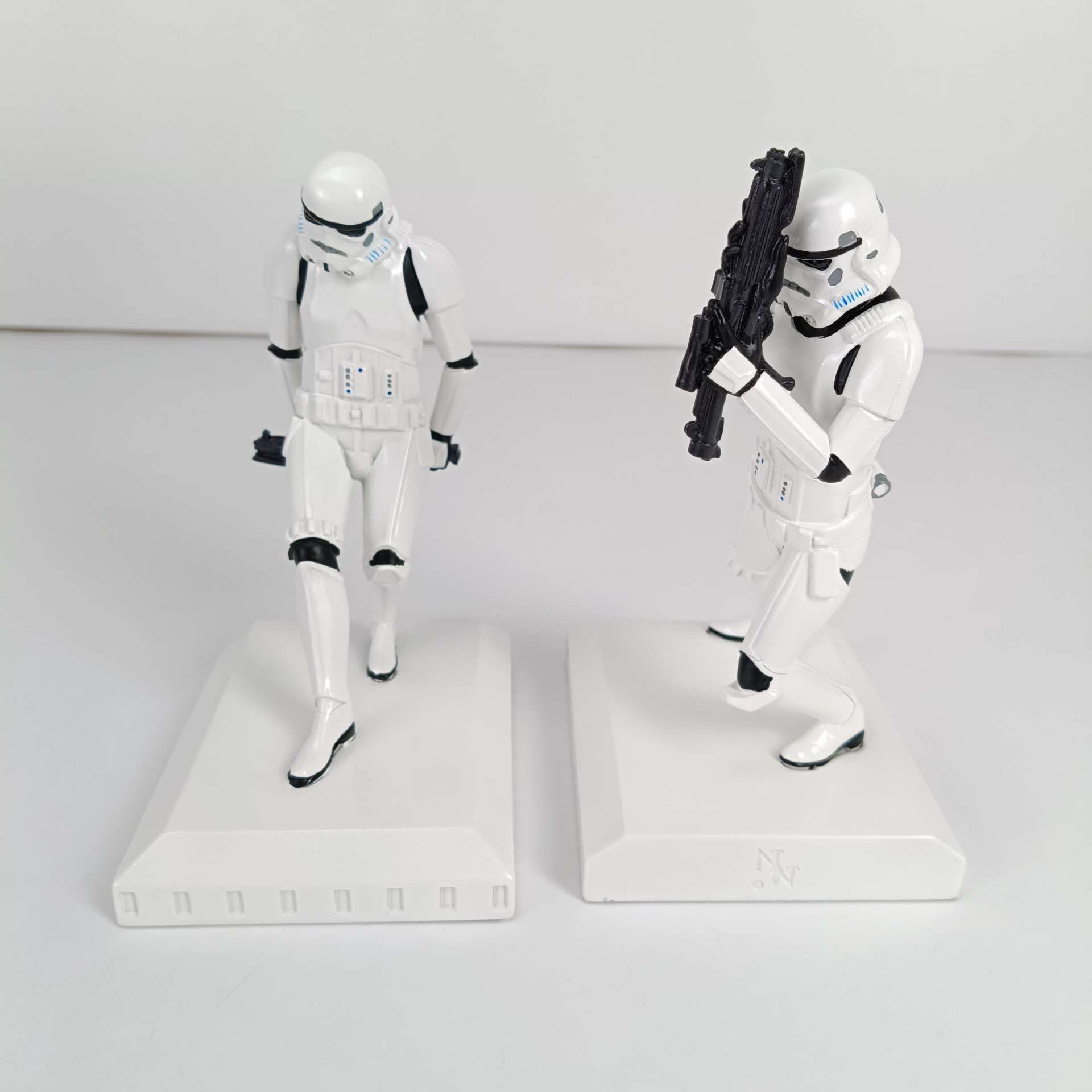 Podpórki do książek Nemesis Now Originial Stormtooper 26 cm 2 szt.