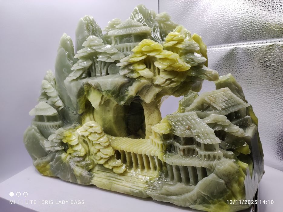 Pedra Jade Verde escultura de Aldeia Chinesa trabalhada lindíssima