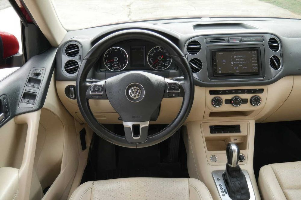 Volkswagen Tiguan SEL      2016