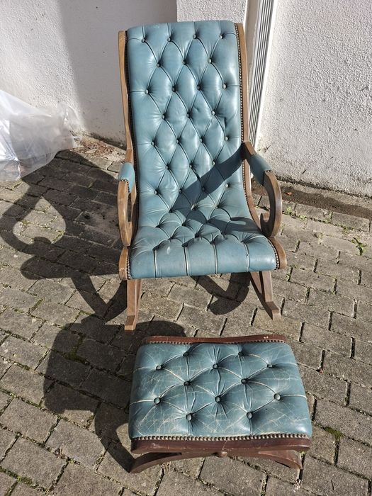 Cadeirão com repousa pés antigo