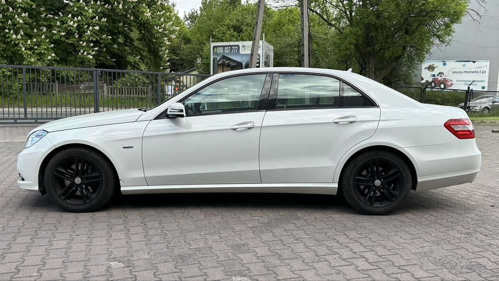 Mercedes W212  E200  ** Benzyna ** Zadbany **  Manual 6Biegów